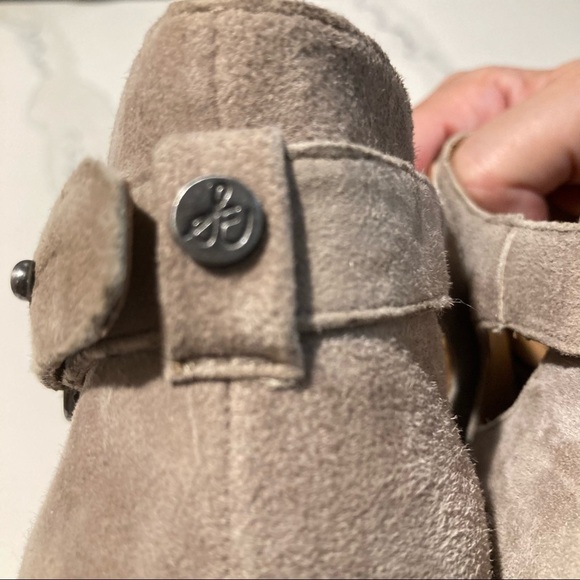 𝅺SAM EDELMAN Sz 9 Suede Crisscross  Cut Out Detail Buckles Stacked Heel Booties - Picture 15 of 15